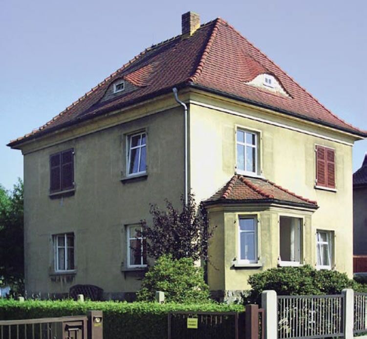 Alte Hausfassade vor der Fassadensanierung Alte Hausfassade vor der Fassadensanierung