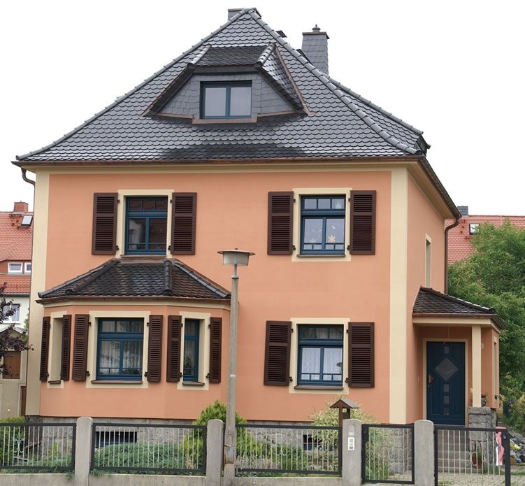 Fassade mit WDVS-Wärmedämmung nach den Fassadenarbeiten Fassade mit WDVS-Wärmedämmung nach den Fassadenarbeiten